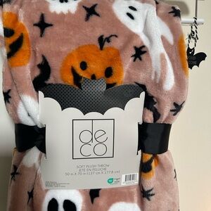 NWT: Halloween plush throw
